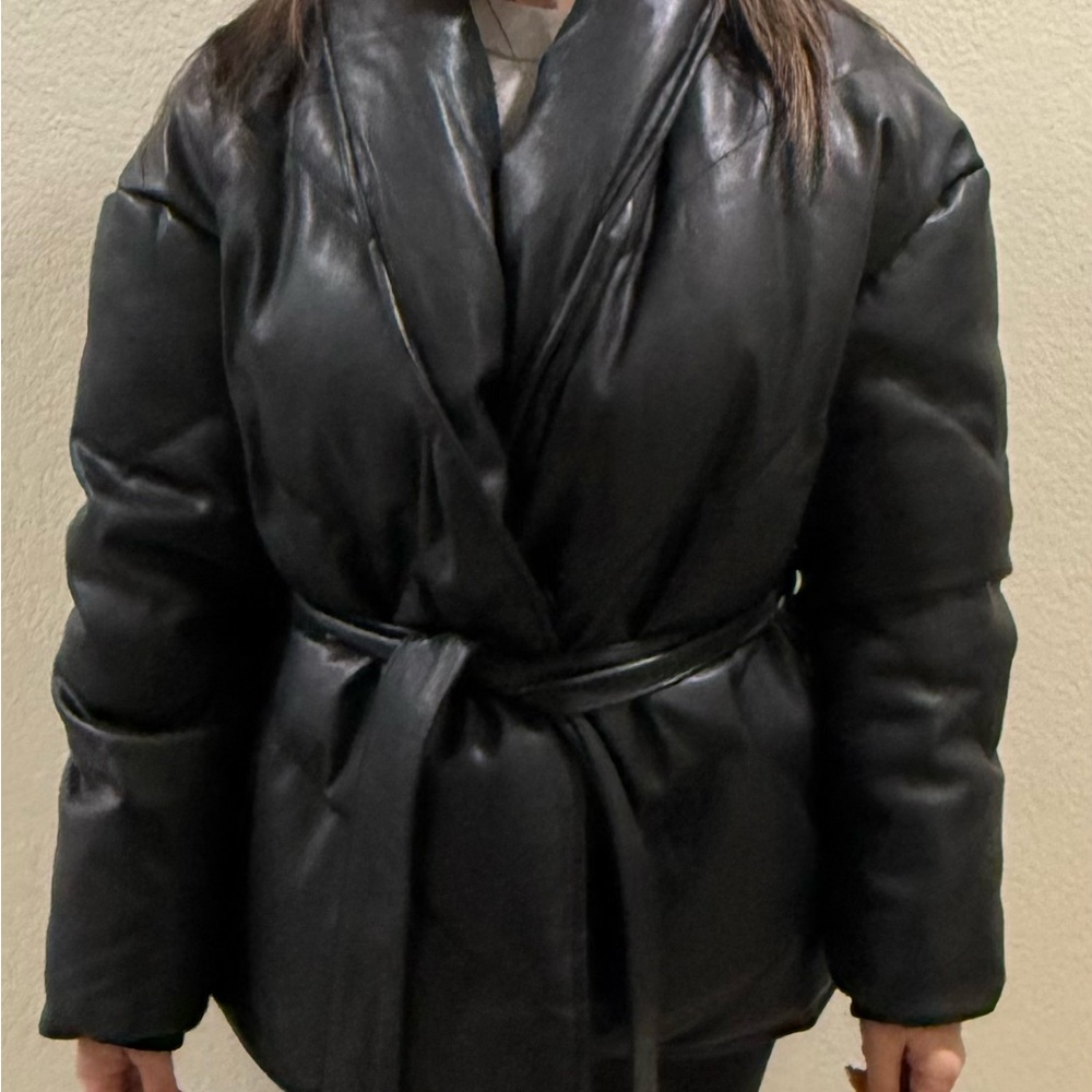 BLANK NYC The Love Doctor Black Vegan Faux Leather Puffer Coat Jacket Medium NWT - Picture 4 of 6